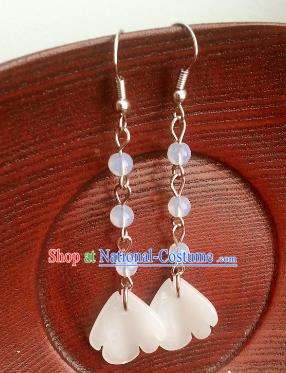 Traditional Chinese Handmade Classical White Eardrop Ancient Palace Queen Hanfu Earrings for Women