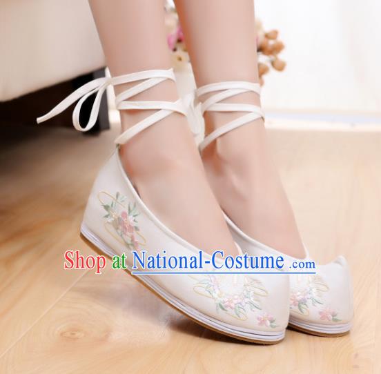 Chinese Traditional National Shoes Ancient Hanfu Shoes White Embroidered Shoes for Women