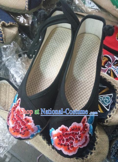 Chinese Traditional Handmade Embroidered Peony Shoes Black Cloth Shoes for Women