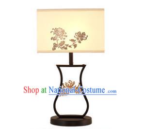 Traditional China Ancient Carving Chrysanthemum Desk Lanterns Handmade Lantern Ancient Lamp