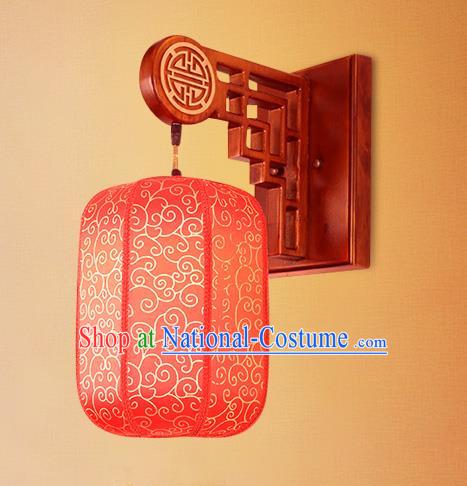 Traditional China Ancient Wood Lanterns Handmade Red Lantern Ancient Wall Lamp