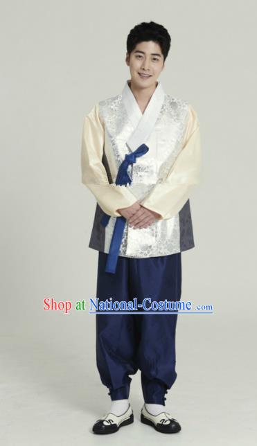 Traditional Korean Costumes Ancient Palace Korean Bridegroom Hanbok White Vest and Navy Pants for Men