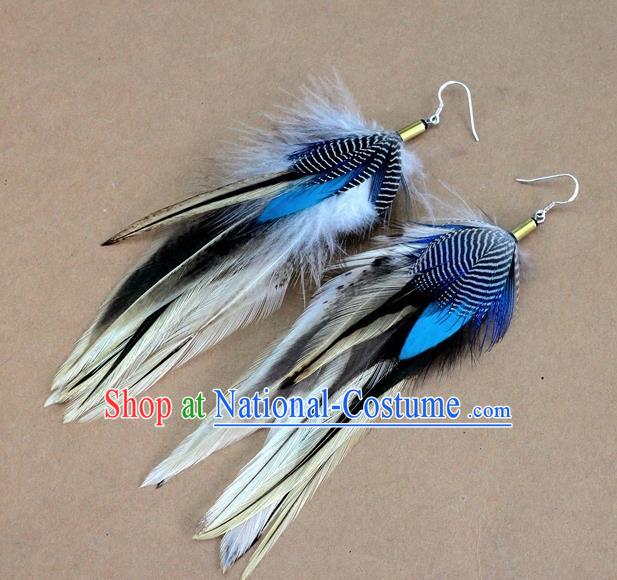 Top Halloween Ear Accessories Carnival Catwalks White Feather Earrings for Women