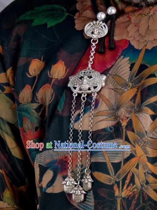 Chinese Traditional Tang Suit Qipao Tassel Brooch National Breastpin Accessories for Women