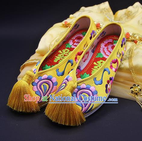 Traditional Chinese Handmade Embroidered Yellow Shoes Hanfu Wedding Shoes National Cloth Shoes for Women