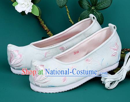 Chinese Wedding Embroidered Chrysanthemum Light Green Shoes Traditional Hanfu Shoes Princess Shoes for Women