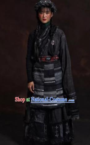 The Heavenly Road Chinese Zang Nationality Dance Grey Tibetan Robe Stage Performance Dance Costume and Headpiece for Women