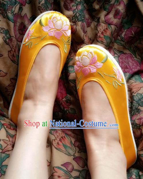 Chinese Ancient Princess Yellow Shoes Traditional Wedding Cloth Shoes Hanfu Shoes Embroidered Lotus Shoes for Women