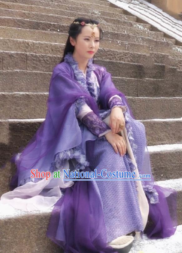 Chinese Drama Relying on Heaven to Slaughter Dragons Ancient Swordswoman Saintess Historical Costume and Headpiece for Women