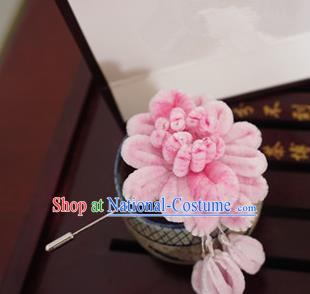 Handmade Chinese Classical Pink Velvet Chrysanthemum Brooch Ancient Palace Breastpin for Women