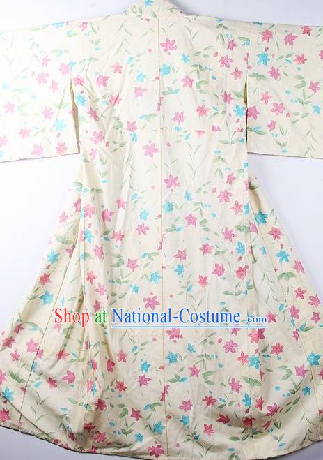 Asian Japanese Classical Maple Leaf Pattern Beige Furisode Kimono Ceremony Costume Traditional Japan Yukata Dress for Women