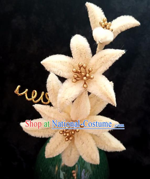 Chinese Ancient Court Light Yellow Velvet Lily Flowers Hairpins Traditional Hanfu Handmade Hair Accessories for Women