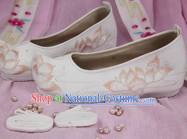 Chinese Handmade Embroidered Lotus White Cloth Bow Shoes Traditional Ming Dynasty Hanfu Shoes Princess Shoes for Women