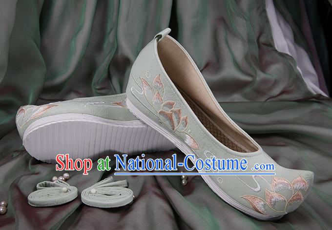 Chinese Handmade Embroidered Lotus Light Green Cloth Bow Shoes Traditional Ming Dynasty Hanfu Shoes Princess Shoes for Women