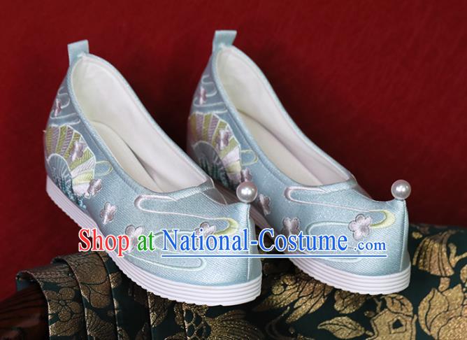 China Handmade Shoes Hanfu Shoes Princess Shoes Embroidered Shoes Ming Dynasty Young Lady Light Blue Satin Shoes