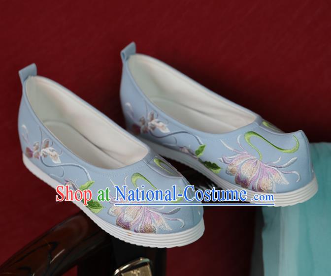 China Princess Shoes Women Shoes Handmade Hanfu Shoes Light Blue Cloth Shoes Embroidered Epiphyllum Shoes