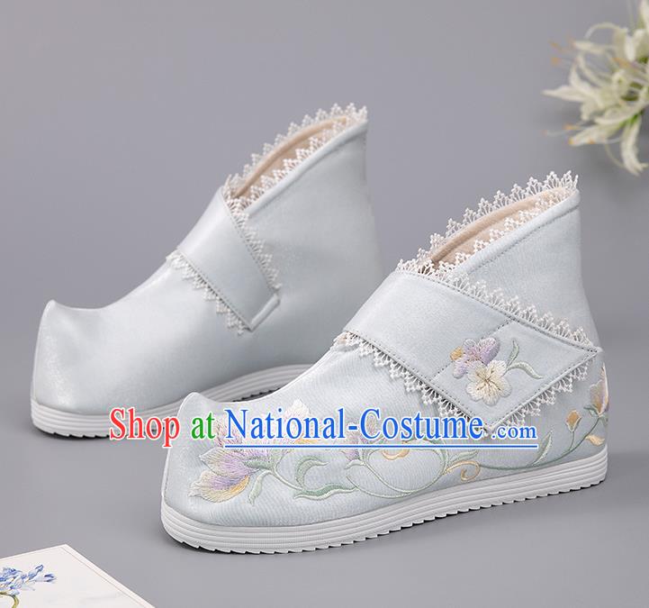 Chinese Ancient Female Swordsman Shoes Handmade Cloth Shoes Embroidered Flowers Light Blue Boots