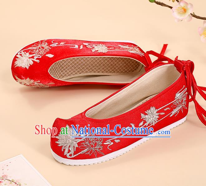 China Traditional Wedding Cloth Shoes Ming Dynasty Hanfu Shoes Handmade Princess Shoes Embroidered Shoes Bride Shoes