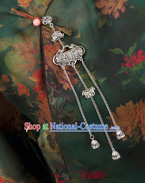 China Traditional Cheongsam Accessories Classical Carving Butterfly Brooch Tassel Pendant