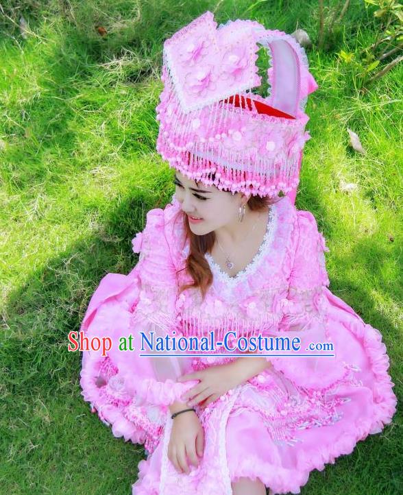 Yunnan Mengzi Minority Folk Dance Rosy Short Dress Traditional Wedding Bride Costumes China Yao Ethnic Women Apparels and Headdress