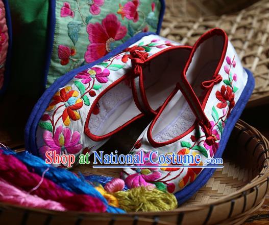 Chinese Traditional National Embroidered White Satin Shoes Hanfu Shoes for Women