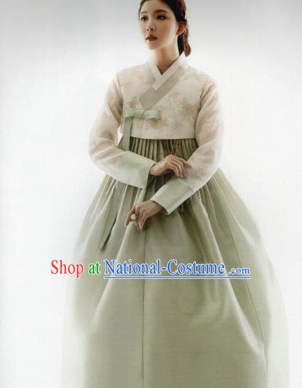 Korean Traditional Hanbok Bride Beige Blouse and Green Dress Outfits Asian Korea Wedding Fashion Costume for Women