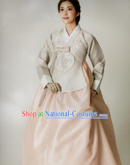 Korean Traditional Hanbok Bride Grey Blouse and Pink Dress Outfits Asian Korea Wedding Fashion Costume for Women