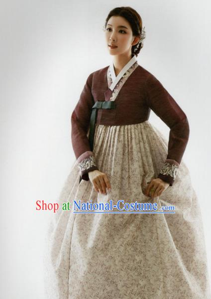 Korean Traditional Hanbok Mother of Bride Brown Blouse and Beige Dress Outfits Asian Korea Wedding Fashion Costume for Women