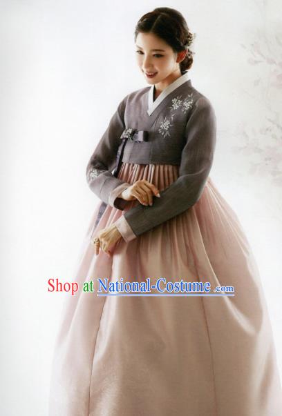 Korean Traditional Hanbok Mother Grey Blouse and Pink Dress Outfits Asian Korea Wedding Fashion Costume for Women