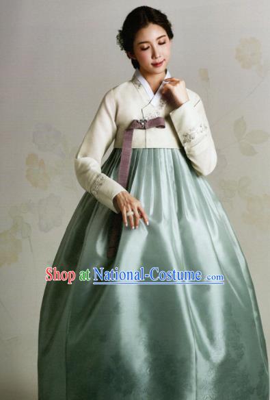 Korean Traditional Hanbok Mother White Blouse and Green Satin Dress Outfits Asian Korea Wedding Fashion Costume for Women