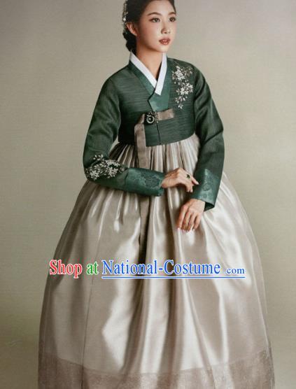 Korean Traditional Hanbok Mother Green Blouse and Grey Satin Dress Outfits Asian Korea Wedding Fashion Costume for Women