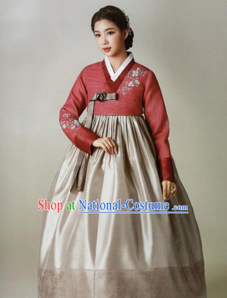 Korean Traditional Hanbok Mother Red Blouse and Grey Satin Dress Outfits Asian Korea Wedding Fashion Costume for Women