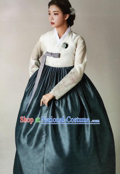 Korean Traditional Hanbok Mother White Satin Blouse and Atrovirens Dress Outfits Asian Korea Fashion Costume for Women