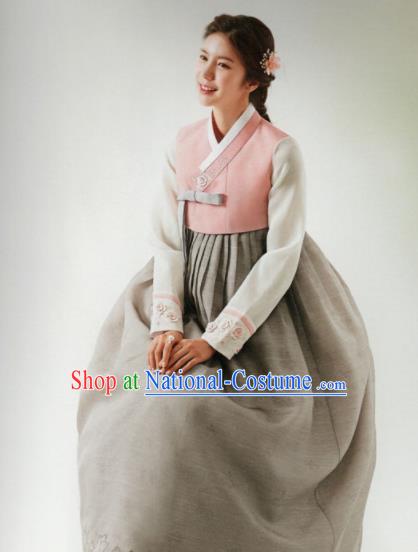 Korean Traditional Hanbok Wedding Mother Pink Blouse and Grey Dress Outfits Asian Korea Fashion Costume for Women