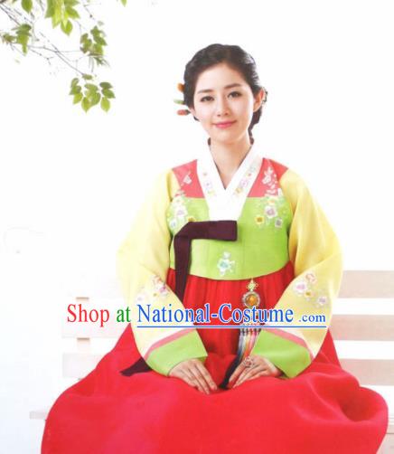 Korean Traditional Mother Hanbok Garment Embroidered Green Blouse and Red Dress Asian Korea Fashion Costume for Women