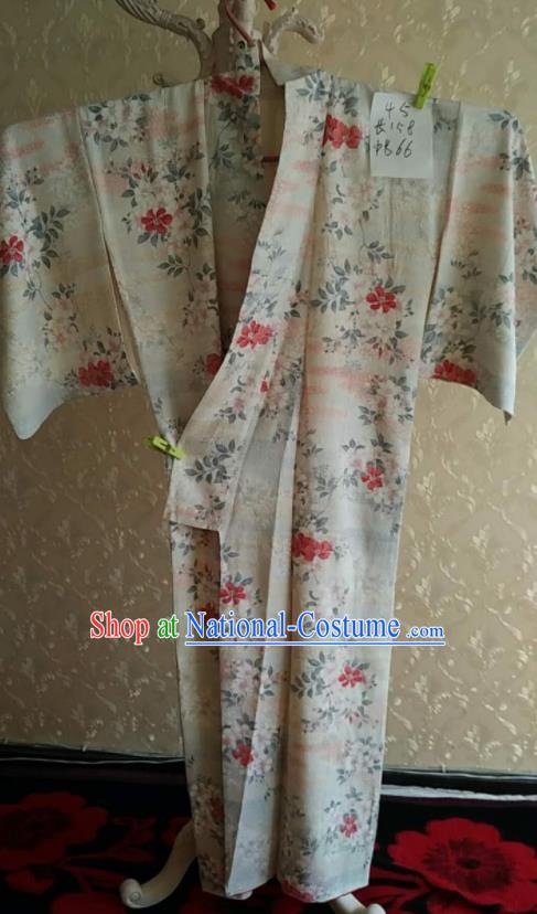 Traditional Japan Geisha Printing Flowers White Silk Furisode Kimono Asian Japanese Fashion Apparel Costume for Women