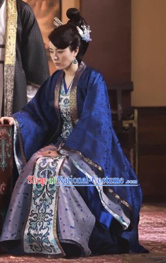 Chinese Historical Drama Swords of Legends Ancient Dame Fu Qingjiao Costume and Headpiece for Women