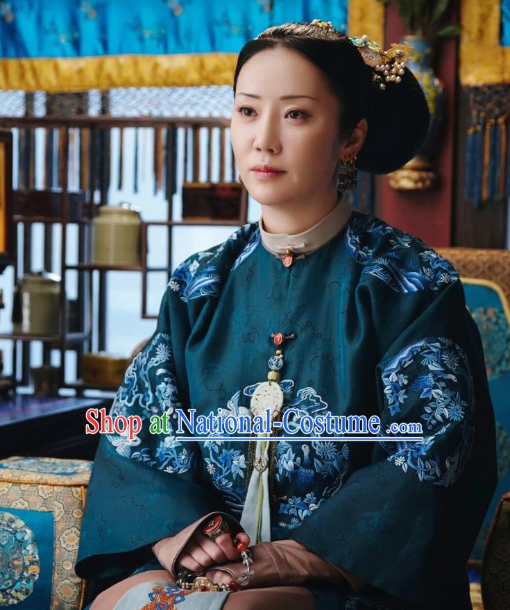 Chinese Ancient Royal Rani Apparels Garment Court Manchu Green Qipao Dress and Headpieces Drama Dreaming Back to the Qing Dynasty Court Costumes