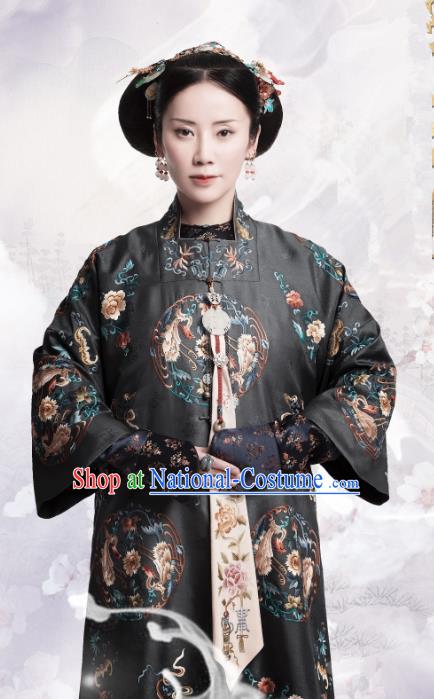 Chinese Ancient Garment Manchu Imperial Consort Apparels Black Qipao Dress and Hair Jewelries Drama Dreaming Back to the Qing Dynasty Concubine De Costumes