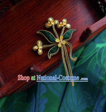 Chinese Classical Cheongsam Silk Fragrans Brooch Traditional Hanfu Accessories Handmade Golden Bell Tassel Breastpin Pendant for Women