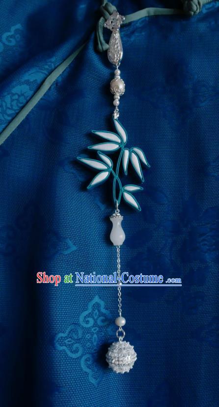 Chinese Classical Cheongsam Silk Bamboo Leaf Brooch Traditional Hanfu Accessories Handmade White Sachet Tassel Breastpin Pendant for Women