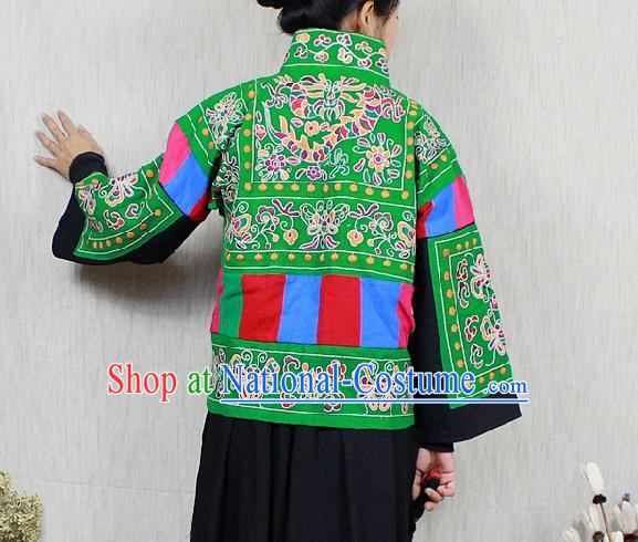 Traditional Chinese Embroidered Green Short Coat National Costume Tang Suit Plated Buttons Upper Outer Garment for Women