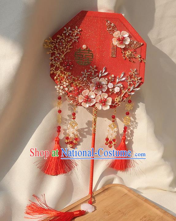 China Traditional Bride Shell Flowers Octagon Fan Classical Dance Pearls Silk Fan Handmade Wedding Red Palace Fan