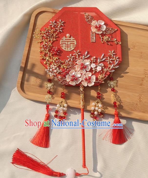 China Traditional Bride Shell Flowers Octagon Fan Classical Dance Pearls Silk Fan Handmade Wedding Red Palace Fan