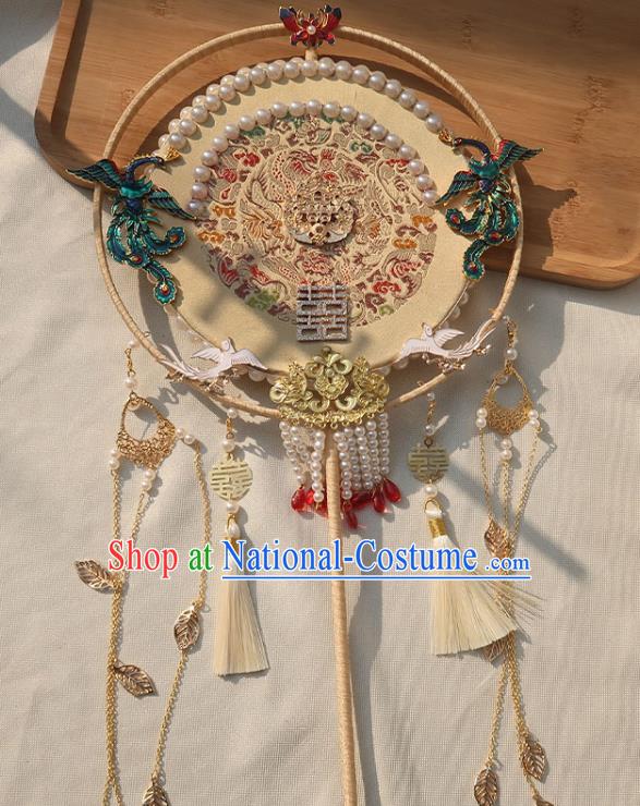 China Traditional Bride Embroidered Beige Circular Fan Classical Dance Pearls Silk Fan Handmade Wedding Blueing Phoenix Palace Fan