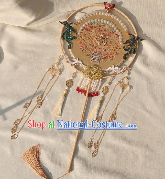 China Traditional Bride Embroidered Beige Circular Fan Classical Dance Pearls Silk Fan Handmade Wedding Blueing Phoenix Palace Fan