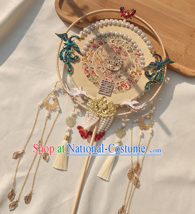 China Traditional Bride Embroidered Beige Circular Fan Classical Dance Pearls Silk Fan Handmade Wedding Blueing Phoenix Palace Fan