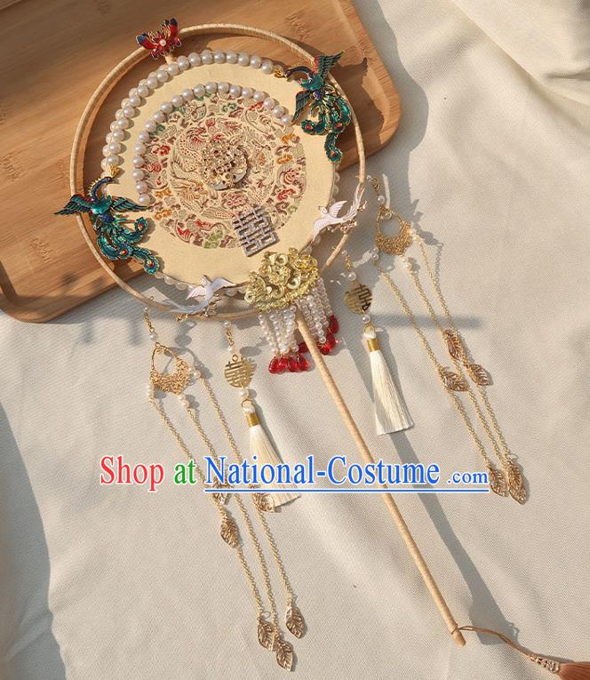 China Traditional Bride Embroidered Beige Circular Fan Classical Dance Pearls Silk Fan Handmade Wedding Blueing Phoenix Palace Fan