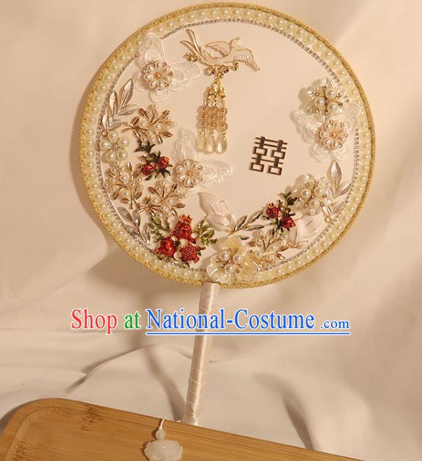 China Traditional Wedding Shell Flowers Circular Fan Classical Dance Silk Fan Handmade Bride Lace Butterfly Palace Fan