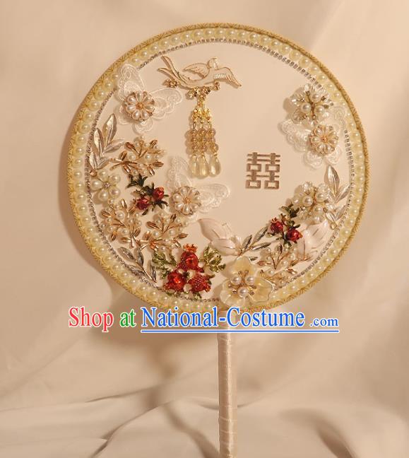 China Traditional Wedding Shell Flowers Circular Fan Classical Dance Silk Fan Handmade Bride Lace Butterfly Palace Fan